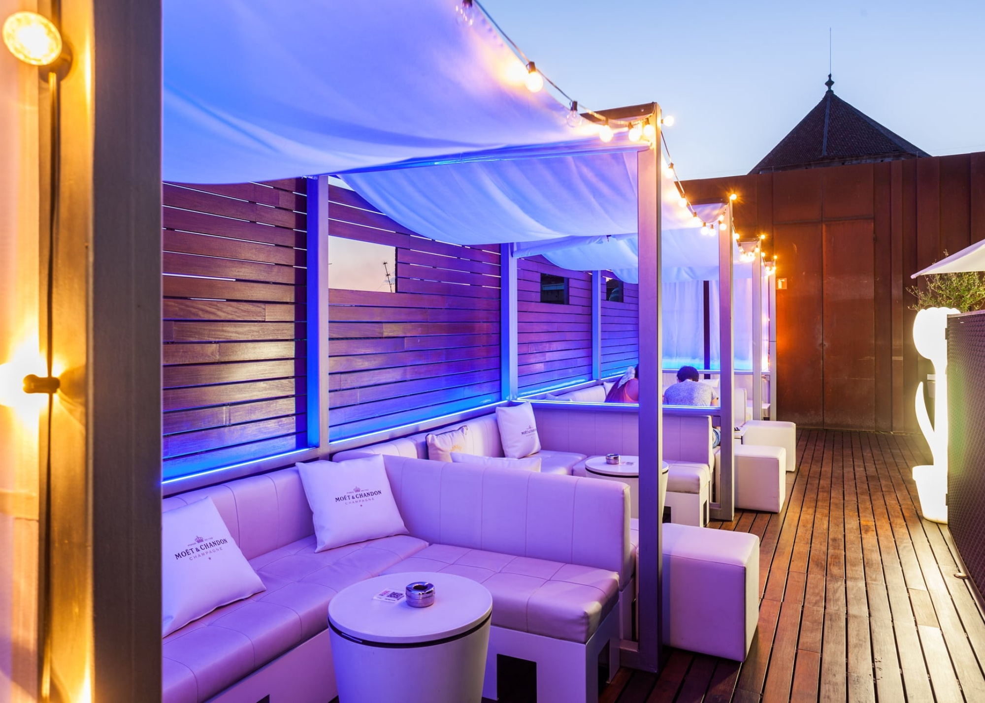 zona de sillones de terraza alaire ramblas